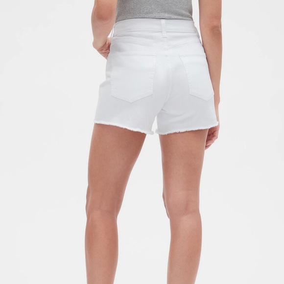 ♻️Reposted New Gap Denim high waisted button fly raw hem white denim shorts sz 4 - Picture 2 of 12
